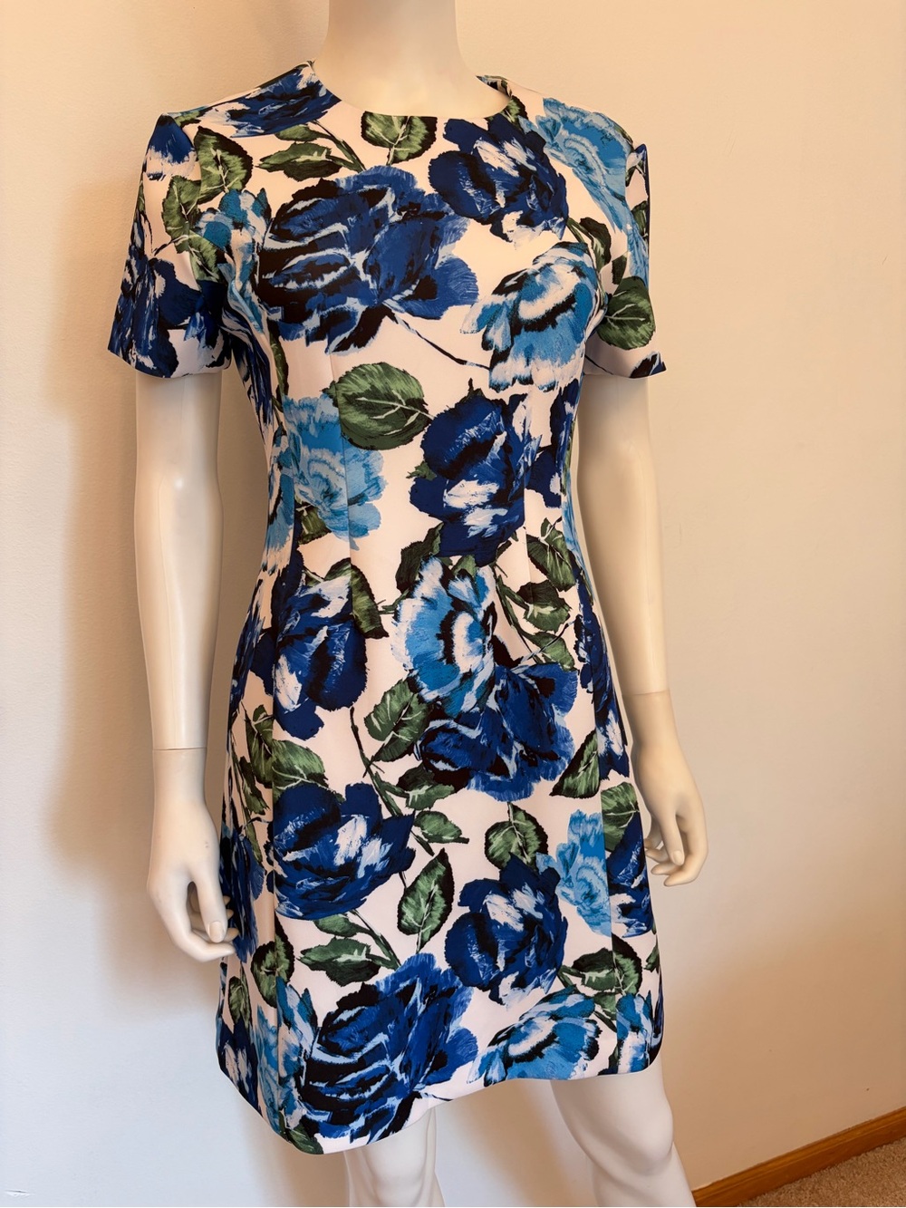 #844 Halston Gorgeous Heritage Blue Floral Short Sleeve Mini Dress. NWT